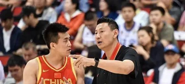 中国篮球与美国对抗的防守策略（揭秘中国篮球为何不全场防守的背后原因）