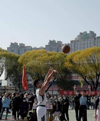 3v3篮球防守方不抢球的策略（掌握空间控制，精确封锁关键区域）