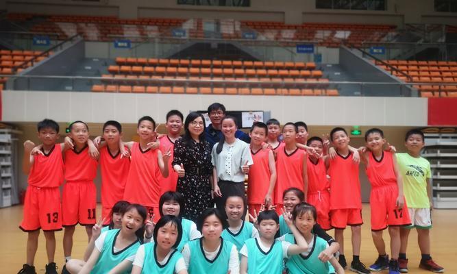 小学生女生如何有效防守篮球比赛（技巧与策略让你成为优秀的篮球防守者）