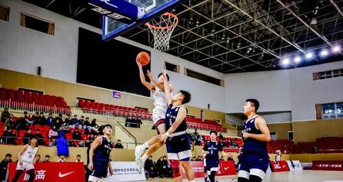 高中男子篮球（以控制节奏为关键，高中男子篮球比赛中的防守策略）
