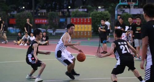 如何有效防守对方快攻，稳守球场（掌握技巧，提升防守实力）