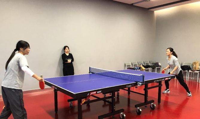 周老师乒乓球练习技巧的独门秘籍（如何通过周老师的乒乓球训练提高技艺水平）