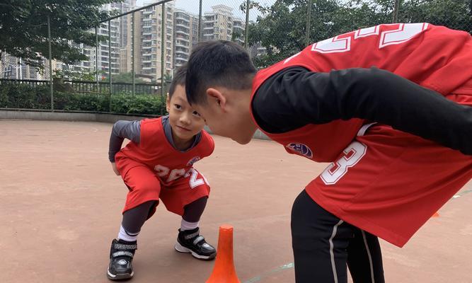 从零开始的篮球基础训练（全面解析如何学习篮球防守技巧，提升防守实力）