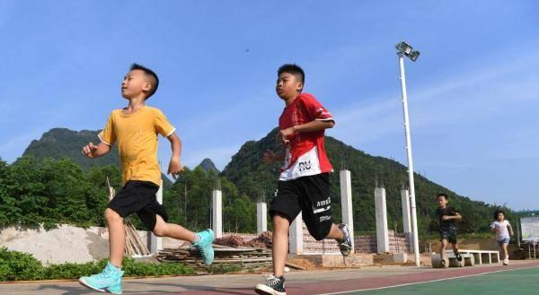 小学生篮球防守的组织形式（提升篮球小学生防守技能的有效方法）