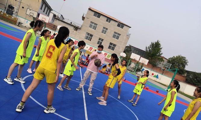 小学生篮球防守的关键训练方法（提升篮球技术，成为顶级防守者）
