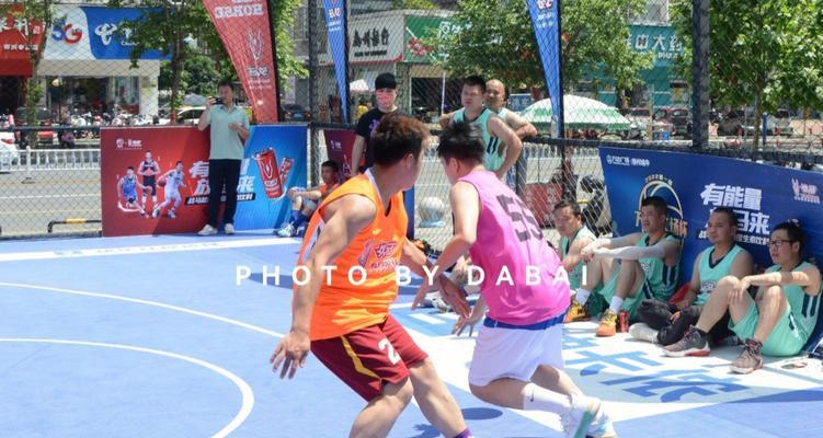 篮球比赛3v3进攻与防守规则解析（掌握关键技巧，提升比赛实力）