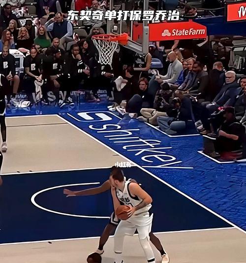 篮球场上进攻和防守的基本战术指南（掌握进攻和防守的关键技巧，成为篮球场上的战术高手）