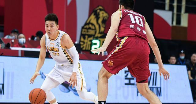 1v1篮球单打防守技巧（揭秘掏球技术的奥妙，让你在比赛中脱颖而出）